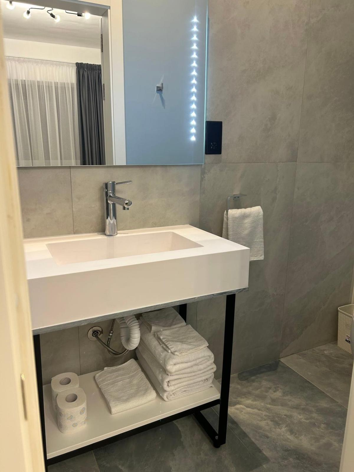 Apartman Zero55rooms 3-bed 3-bath With Sea Views *